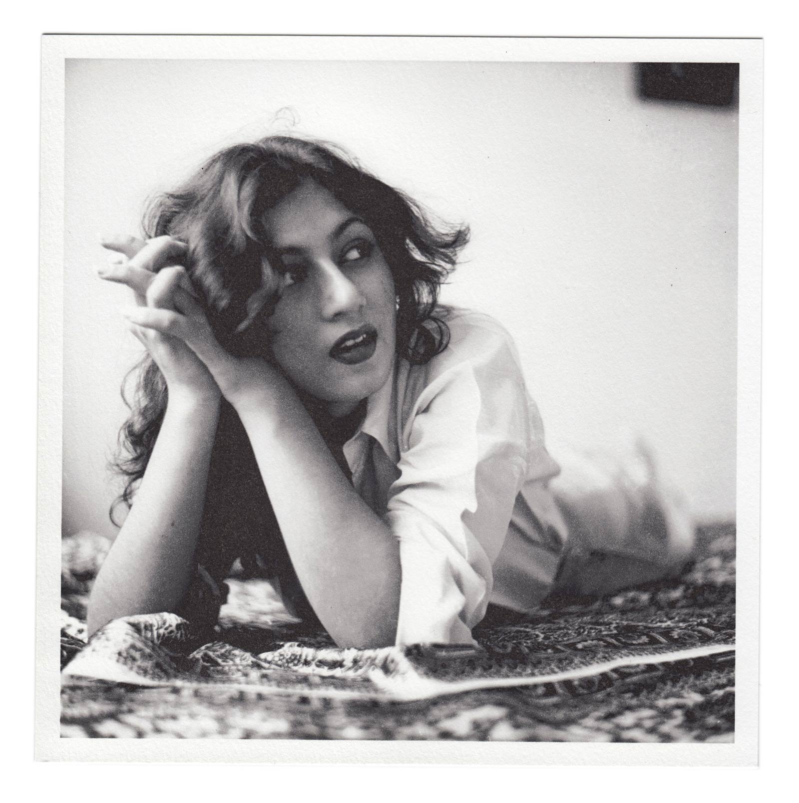 मधुबाला पहली भारतीय एक्ट्रेस हैं जिन्होंने किसी इंटरनेशनल मैगजीन के लिए फोटोशूट किया। ये फोटोशूट उन्होंने लाइफ मैगजीन के लिए करवाया था।