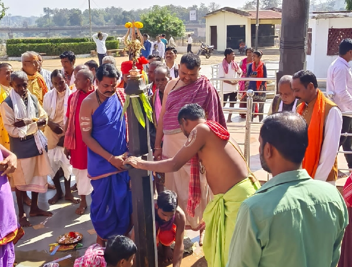 डेरी गड़ाई की रस्म कई सालों से चली आ रही है।