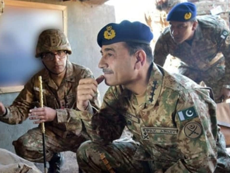 पाकिस्तान के आर्मी चीफ जनरल आसिम मुनीर। फौज की तरफ से अब तक सुप्रीम कोर्ट के कमेंट्स पर कोई रिएक्शन नहीं आया है। (फाइल) - Dainik Bhaskar