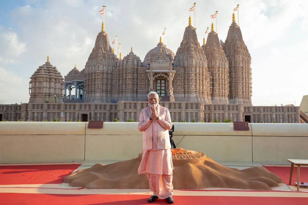 UAE में इस मंदिर के बनने का कारण है कि यहां 35 लाख से भी ज्यादा भारतीय रहते हैं। इसमें से 20% प्रवासी अबु धाबी में रहते हैं।