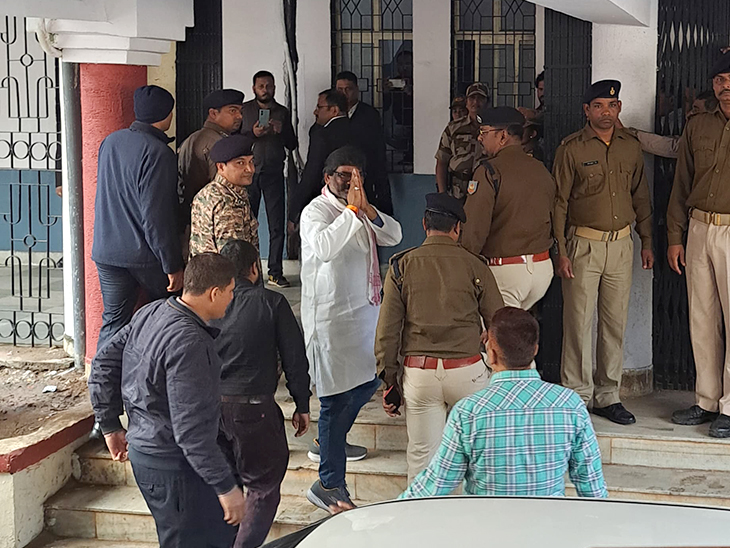 रिमांड खत्म होने पर हेमंत सोरेन को गुरुवार को कोर्ट में पेश किया गया।