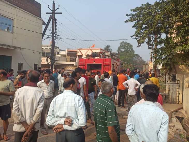 भिलाई में आग लगने से पति-पत्नी की मौत हो गई। - Dainik Bhaskar