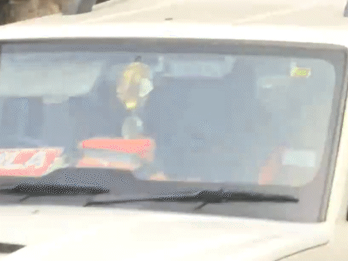 संदेशखाली से लौटने के बाद भाजपा डेलिगेशन कोलकाता में बंगाल के राज्यपाल डॉ सीवी आनंद बोस से मिलने पहुंचा।