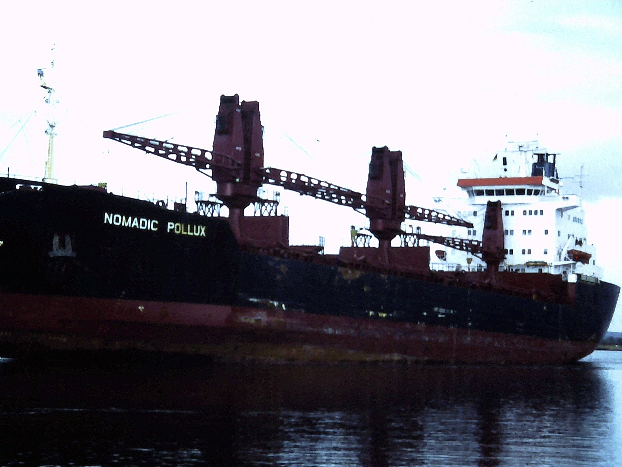 तस्वीर ऑयल टैंकर पोलक्स की है। यह 24 फरवरी को भारत के पारादीप पहुंचने वाला था। (फाइल) - Dainik Bhaskar