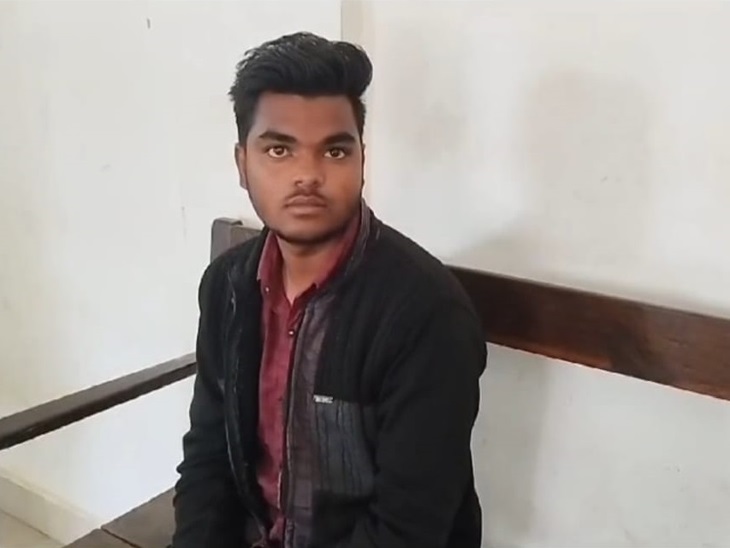 पुलिस गिरफ्त में आरोपी युवक। - Dainik Bhaskar