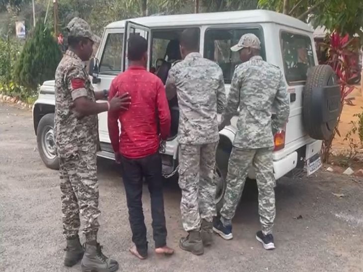 हत्या के आरोपी बॉयफ्रेंड को लेकर पुलिस मौका मुआयना करने पहुंची थी।