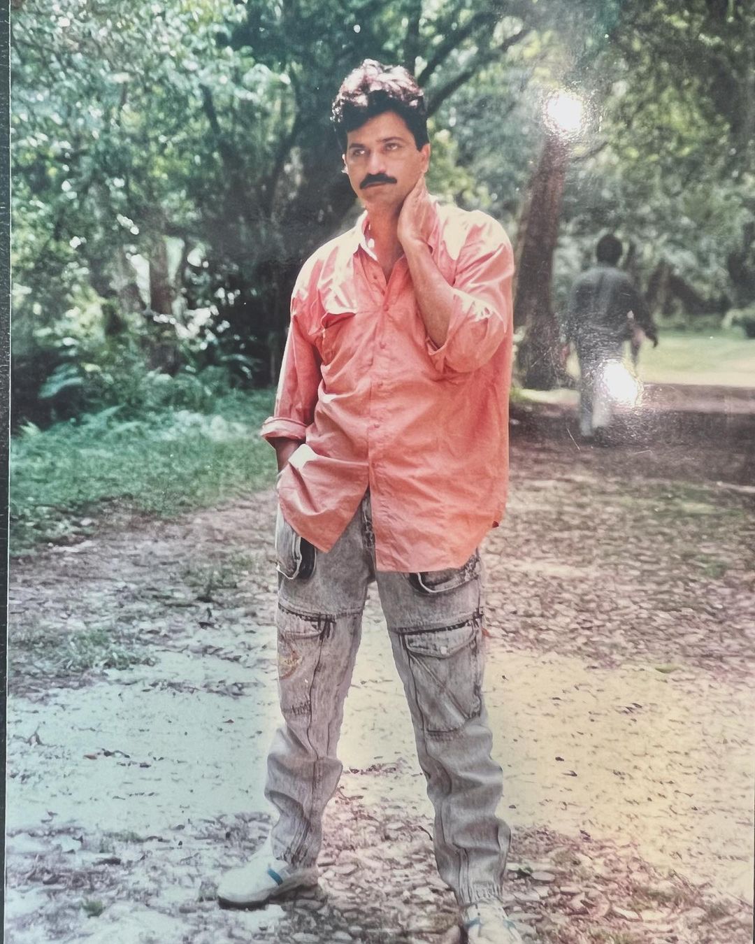 यह तस्वीर शाम कौशल के करियर के शुरुआती दौर की है। उन्होंने बॉलीवुड में बतौर स्टंटमैन अपने करियर की शुरुआत की थी।