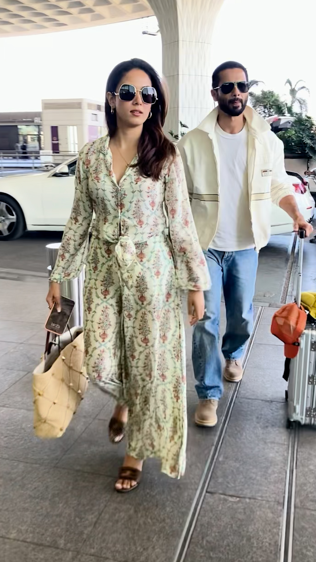 रकुल-जैकी की शादी के लिए रवाना हुए शाहिद और मीरा।