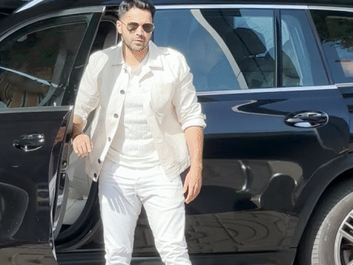 वरुण धवन भी इसी इवेंट में शामिल होने के लिए बेंगलुरु पहुंच चुके हैं।