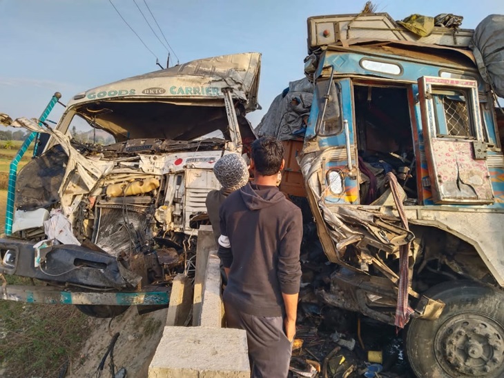 हादसे में फंसे ट्रक चालक की हो गई मौत