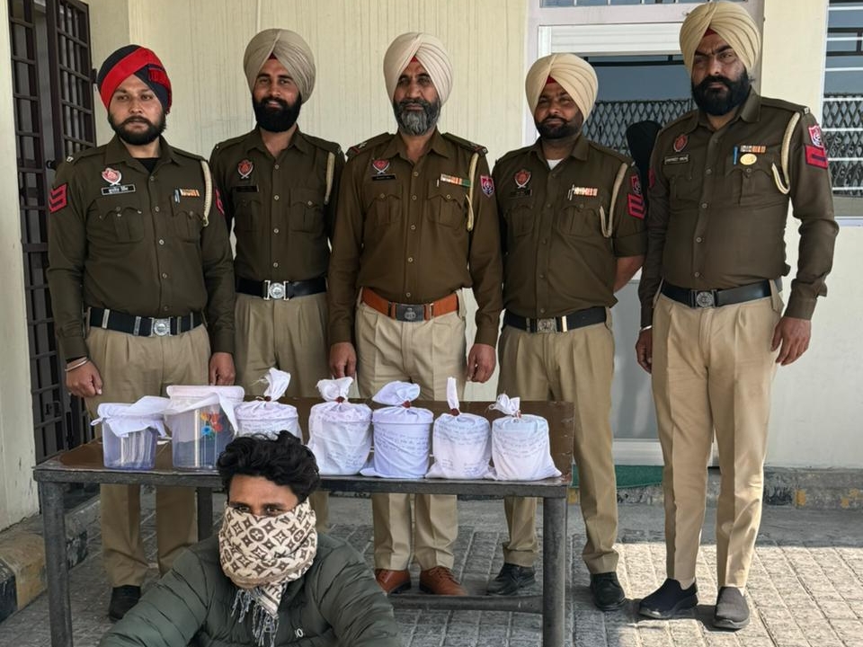 Amritsar Heroin supplier arrested | अमृतसर में हेरोइन सप्लायर गिरफ्तार: 28  करोड़ की ड्रग्स और दो लाख रुपए बरामद, पैदल ही जा रहा था सप्लाई करने -  Amritsar News | Dainik ...