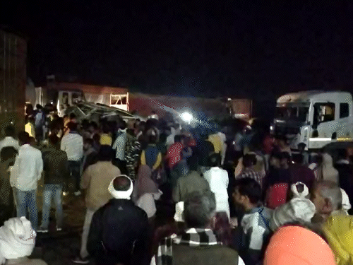 9 people died in road accident in Kaimur, Three Vehicle Collided ...