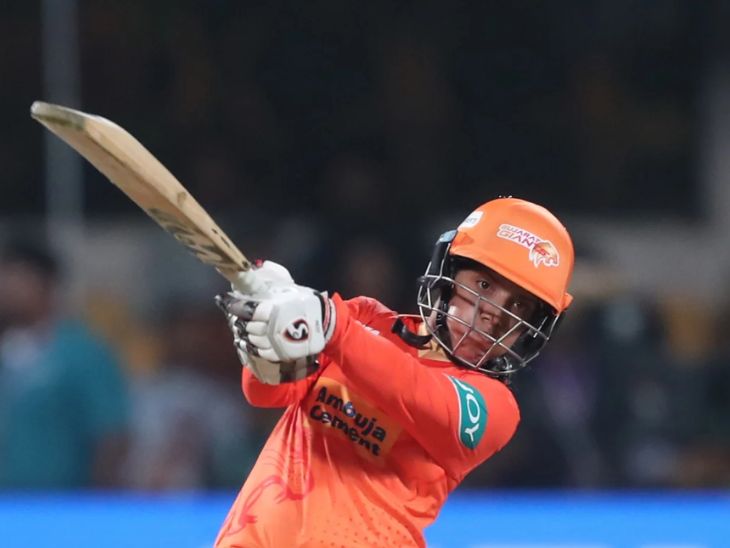 तनुजा कंवर ने मिडिल ऑर्डर में 28 रन की उपयोगी पारी खेली। वे टीम की टॉप स्कोरर रहीं।