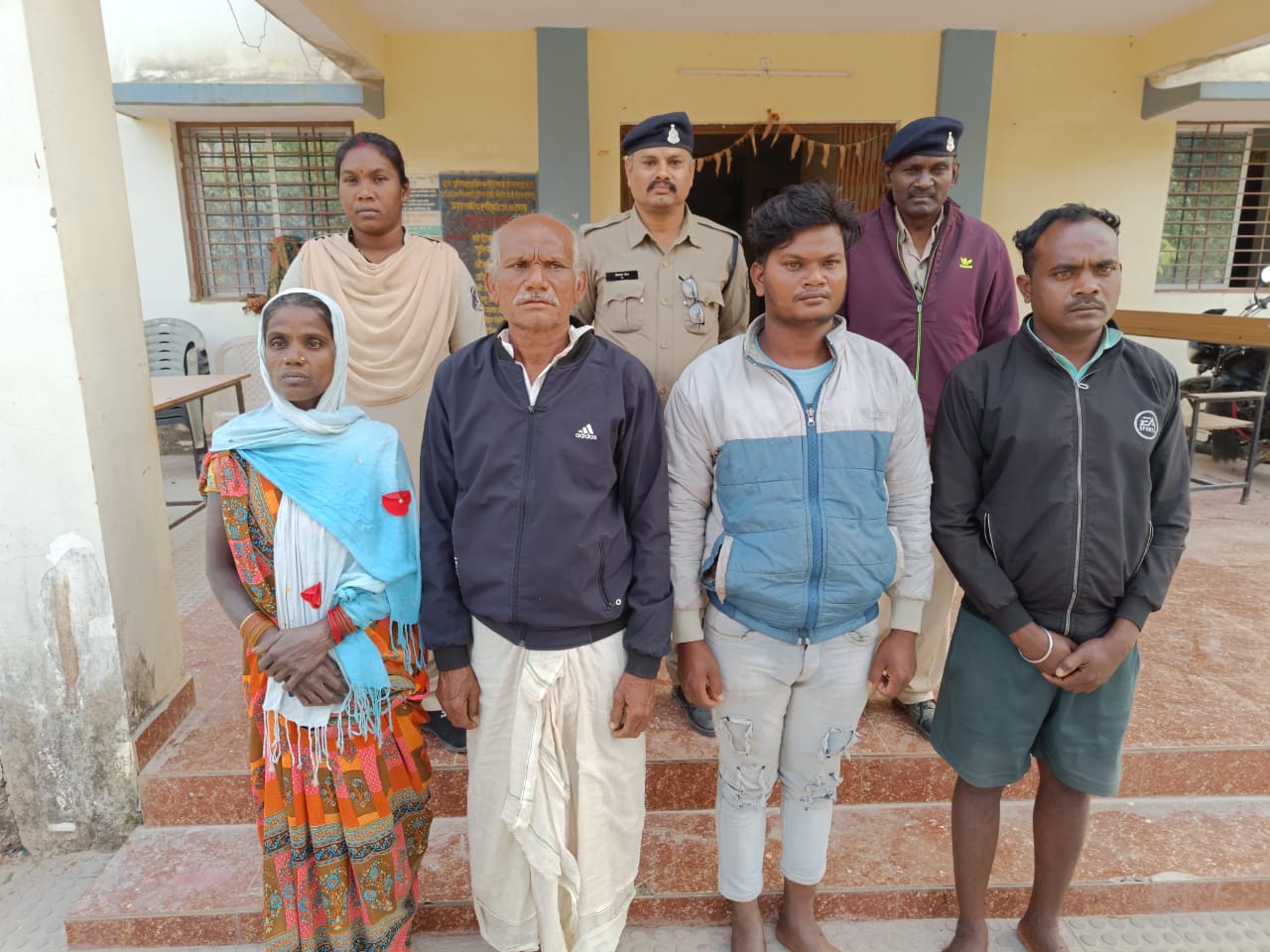 पुलिस ने 4 आरोपियों को हिरासत में लिया है।