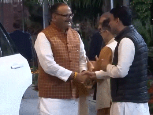 UP के डिप्टी CM केशव प्रसाद मौर्य और ब्रजेश पाठक CEC बैठक में हिस्सा लेने पहुंचे।