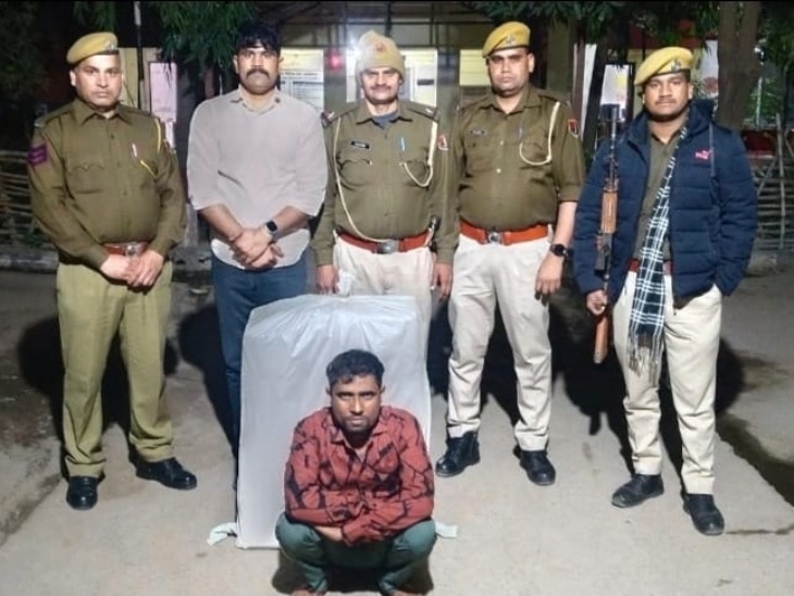 A young man arrested for smuggling illegal liquor on bike | बाइक पर ...