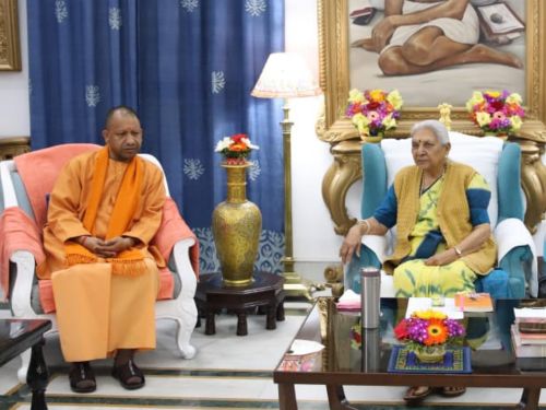 सीएम योगी शुक्रवार को राज्यपाल से मिलने के लिए राजभवन पहुंचे।