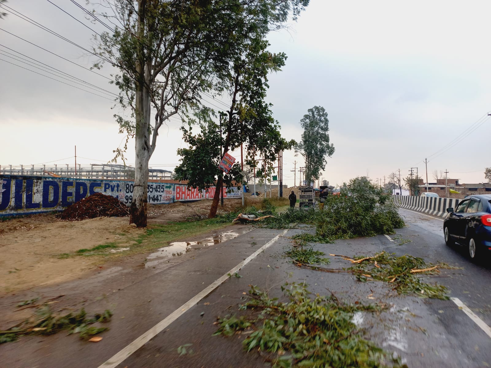 Storm hit Baghpat with a speed of 60-KM per hour