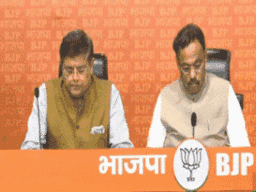 भाजपा ने भाजपा मुख्यालय में प्रेस कॉन्फ्रेंस की। बैजयंत पांडा, विनोद तावड़े और पीयूष गोयल 16 राज्यों और 2 केंद्र शासित प्रदेशों की 195 सीटों पर कैंडिडेट के नाम बताए।