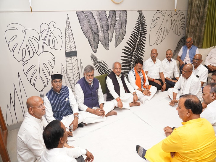 All the big leaders of MP arrived.