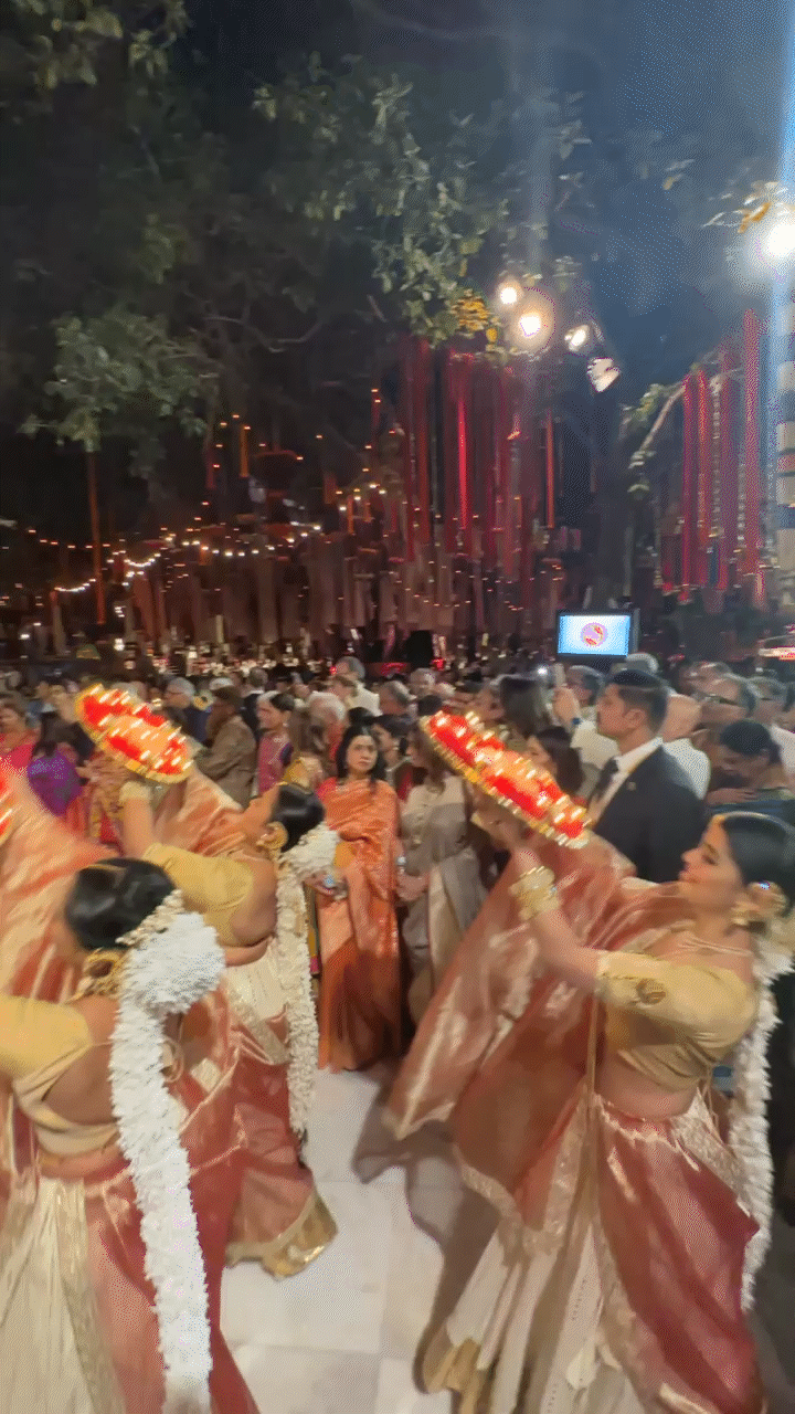 शाम को हुई महाआरती की झलक।