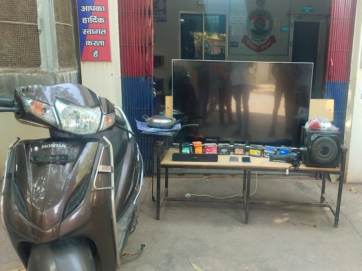 पुलिस द्वारा आरोपियों के पास से जब्त किया गया सामान