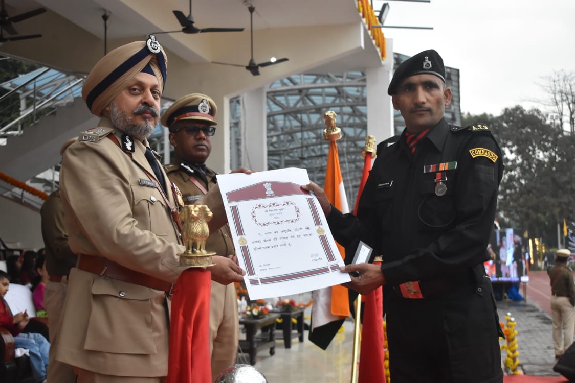 DGP honored Junior Commando Bimlesh | जूनियर कमांडो बिमलेश को डीजीपी ने ...