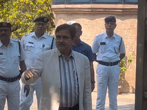 इस्तीफे के बाद अभिजीत गंगोपाध्याय के बंगाल की तामलुक सीट से भाजपा के टिकट पर चुनाव लड़ने की अटकलें हैं। - Dainik Bhaskar