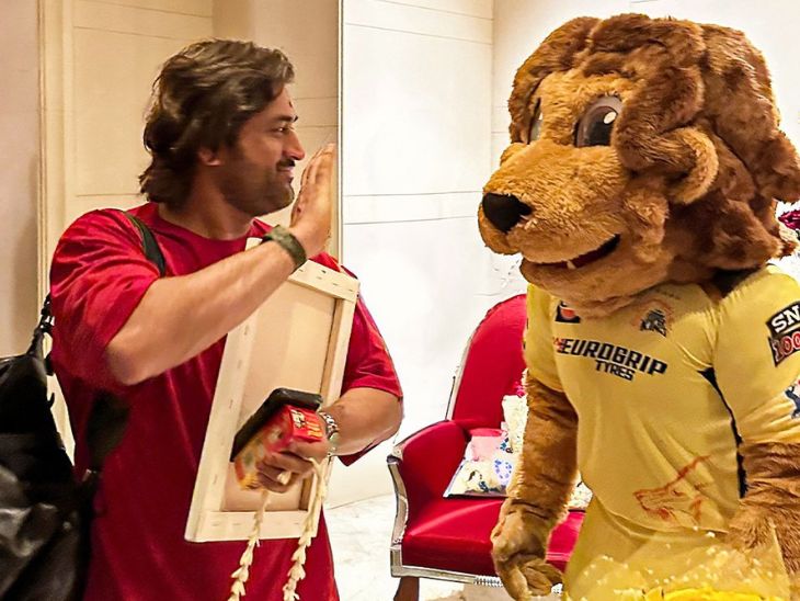 CSK ने यह फोटो पोस्ट करके धोनी के पहुंचने की जानकारी दी।