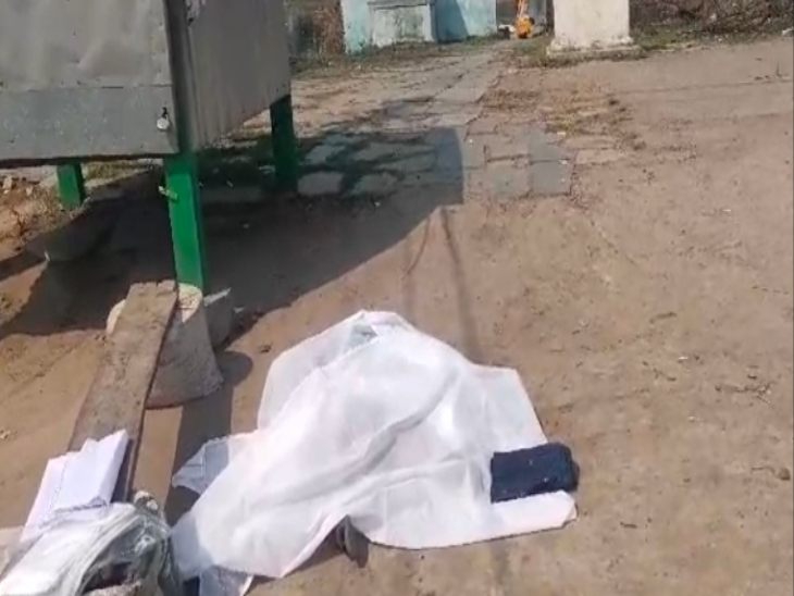 जांजगीर में सड़क किनारे मिली लाश।