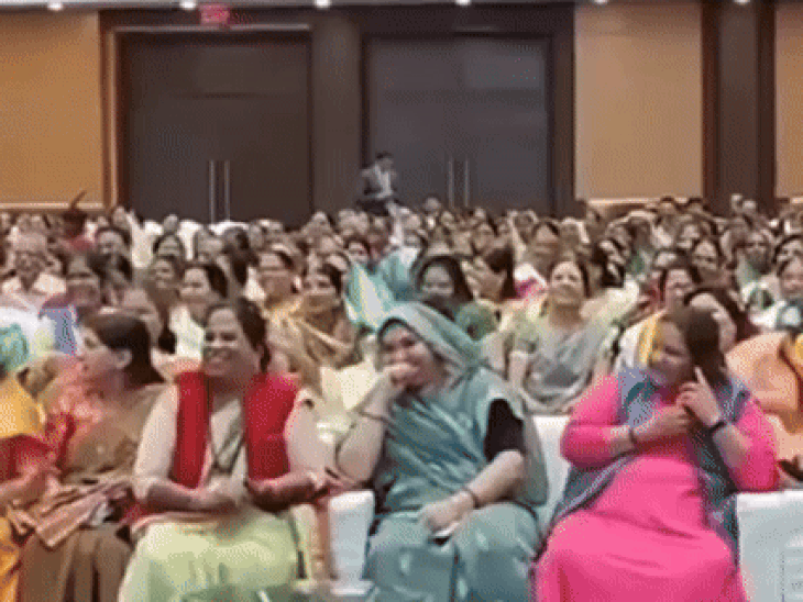 शक्ति वंदन कार्यक्रम में बड़ी संख्या में महिलाएं मौजूद थीं।