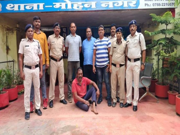 आरोपी पीतांबर राव (55) को पकड़कर उसे मोहन नगर थाने को सौंपा गया।