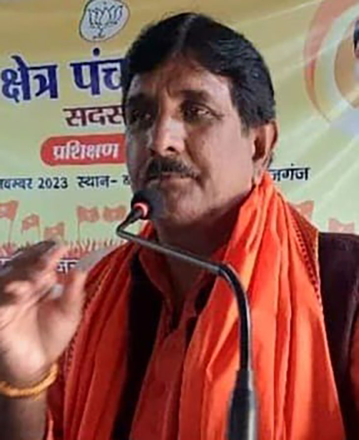 यह प्रमोद यादव की फाइल फोटो है। वह करीब 20 साल से ज्यादा वक्त से राजनीति में सक्रिय थे।