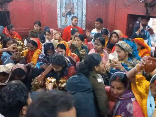 Crowd of devotees gathered in Baba Biteshwarnath temple in bihta patna ...