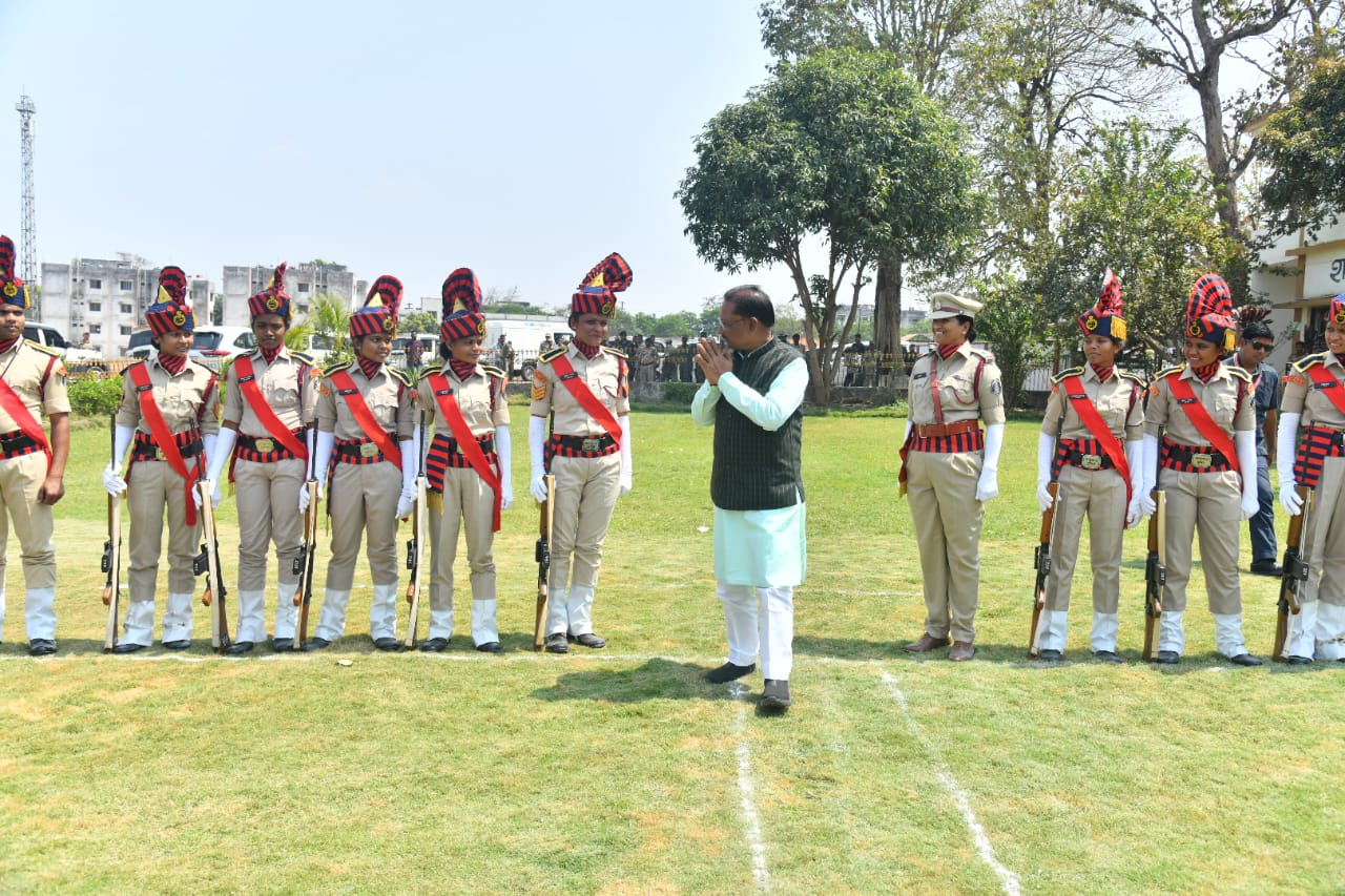 Chhattisgarh women police commando former Naxalite surrenders women's ...