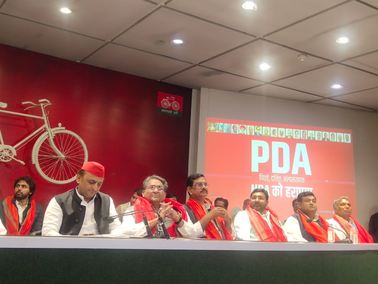 लाल गमछे में जो लोग बैठे हैं, उन्होंने आज सपा की सदस्यता ली है।