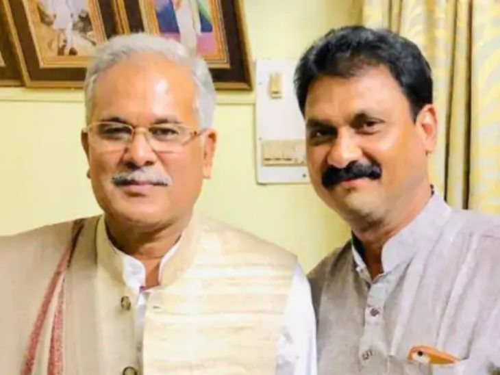 पूर्व सीएम भूपेश बघेल के साथ पूर्व विधायक चुन्नीलाल साहू। (फाइल)