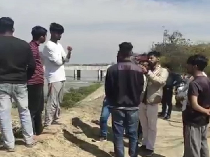 Karnal canal Heads of cows found case news,anger among Bajrang Dal and cow  protectors, police engaged in investigation.