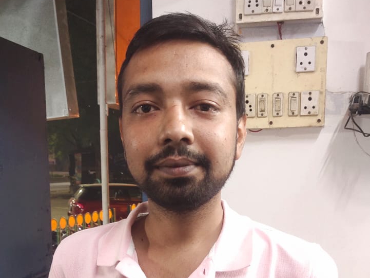 सट्टा खेलते हुए गिरफ्तार युवक संकेत अग्रवाल। - Dainik Bhaskar