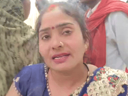 बस हादसे में जिंदा बची महिला ने कहा, कई लोग जले हैं।