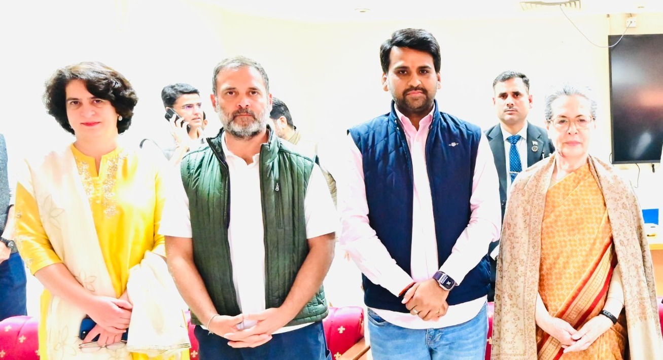 गांधी परिवार के साथ ललित यादव। ललित ने बतौर छात्र नेता राजनीतिक जीवन की शुरुआत की थी।