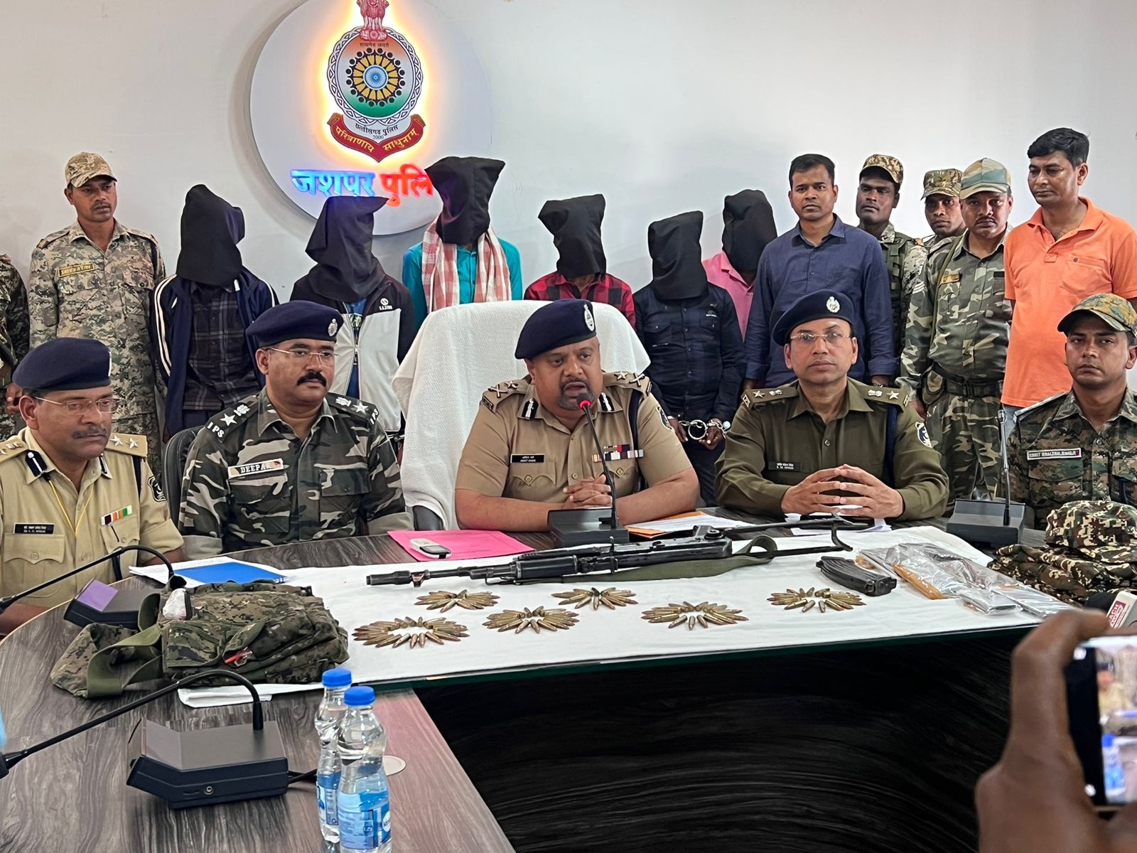 जशपुर में 6 खूंखार नक्सली गिरफ्तार। - Dainik Bhaskar