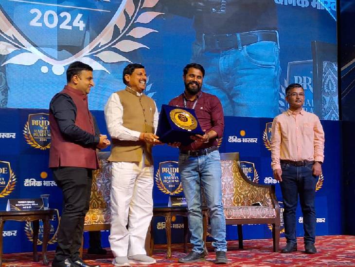 नागदा के समाजसेवी व अविघ्न सुपर स्पेशालिटी हॉस्पिटल के चेयरमैन मनीष गहलोत को भी अवॉर्ड मिला।