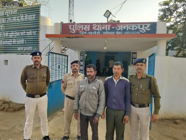 पुलिस गिरफ्त में हत्या के दो आरोपी। - Dainik Bhaskar