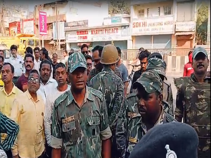 बड़ी संख्या में मौजूद रहा पुलिस बल