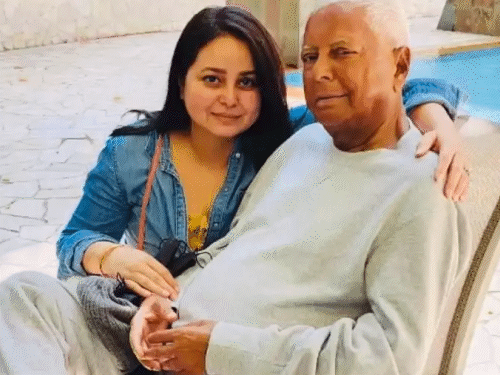 Lalu Yadav's daughter Rohini Acharya can contest elections from Saran. | लालू की बेटी रोहिणी सारण से लड़ सकती हैं चुनाव: परिवार के करीबी सुनील सिंह की पोस्ट, सारण की जनता ...