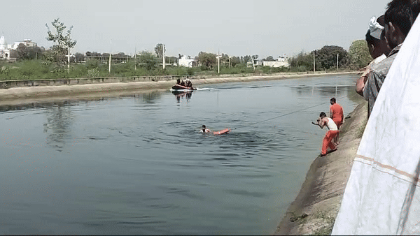 बाईं मुख्य नहर कोटा चंबल से निकलकर कुन्हाड़ी, सींता, पाटन, कापरेन से होते हुए बूंदी के कई गांवों से निकलती है।