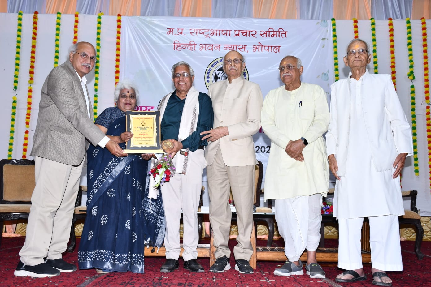Dave honored with Dr. Chandra Natya Award | डॉ. चंद्र नाट्य पुरस्कार से ...