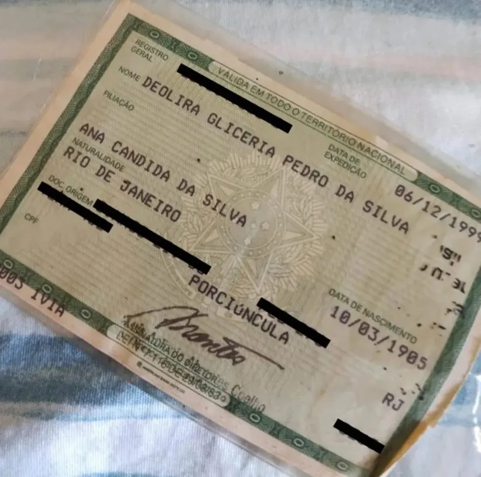 डेओलिरा ग्लिसेरिया पेड्रो डि सिल्वा के पास ब्राजीलियन लैंग्वेज में सरकार की तरफ से जारी किया गया आईडेंटिफिकेशन कार्ड (ID) भी है।