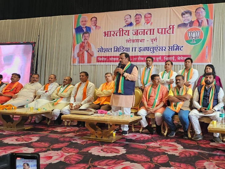 सांसद प्रत्याशी विजय बघेल कार्यक्रम को संबोधित करते हुए। - Dainik Bhaskar